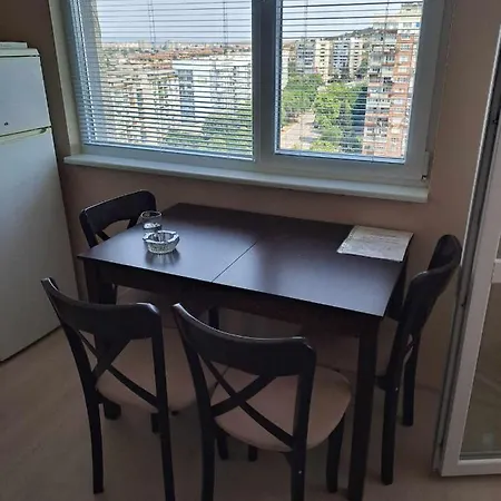луксозен с гледка към парк и център Apartmán Yambol