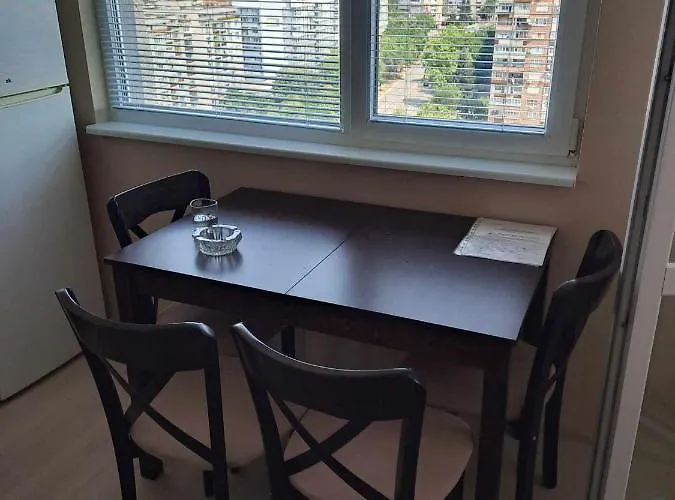 луксозен с гледка към парк и център Апартамент Ямбол